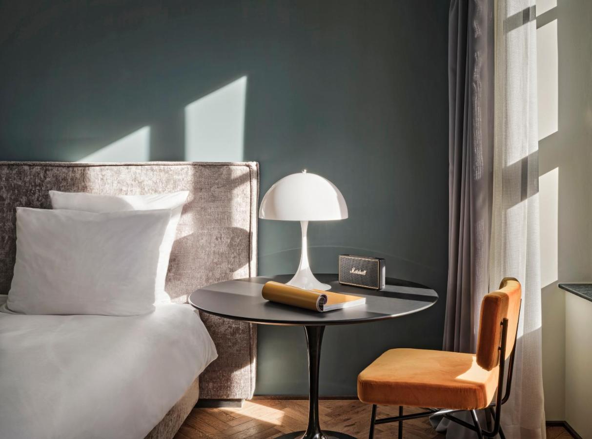 Hotel Sly Berlín Exterior foto A room at the hotel