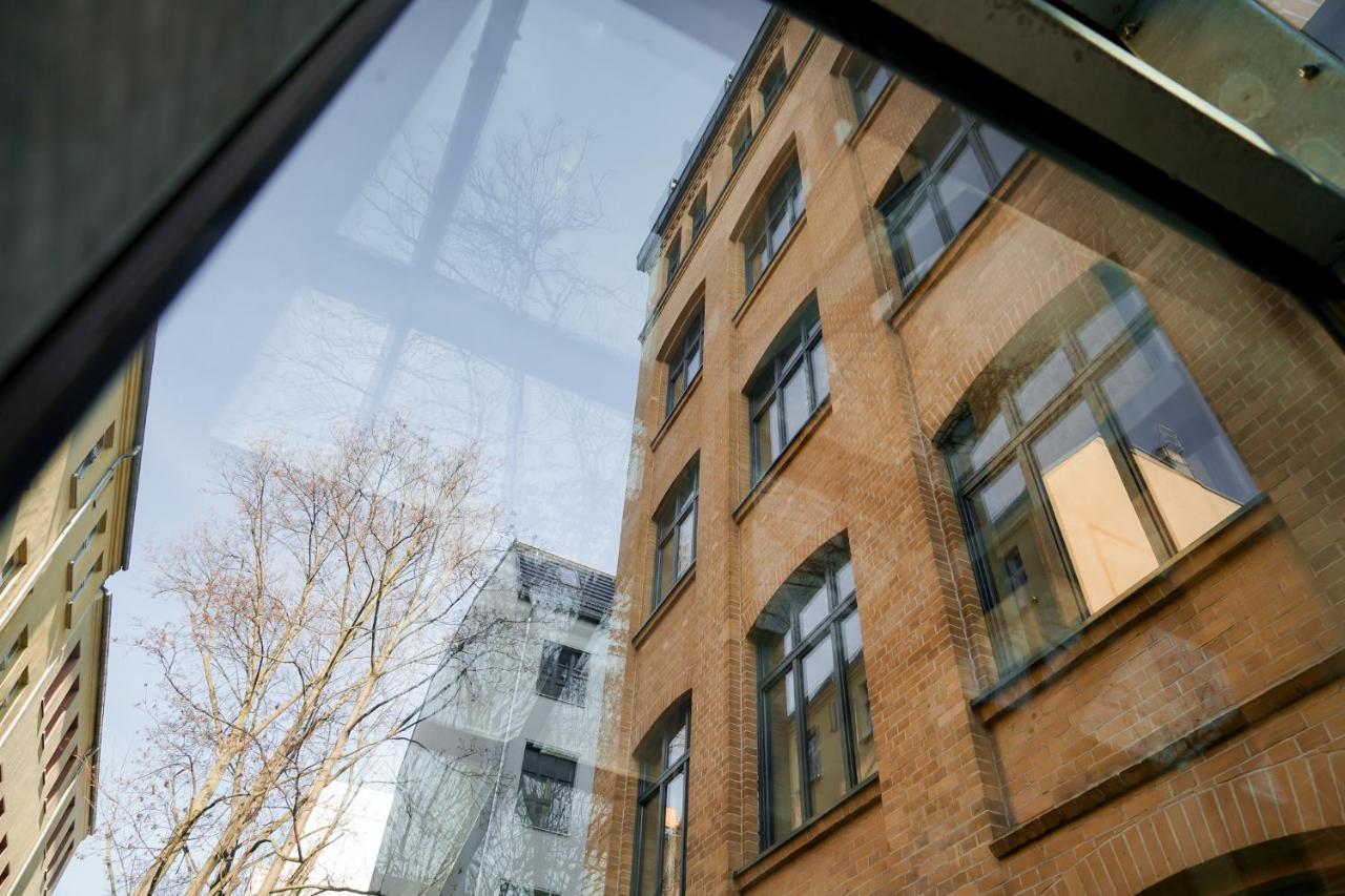 Hotel Sly Berlín Exterior foto The building of the Institute of Theoretical Physics