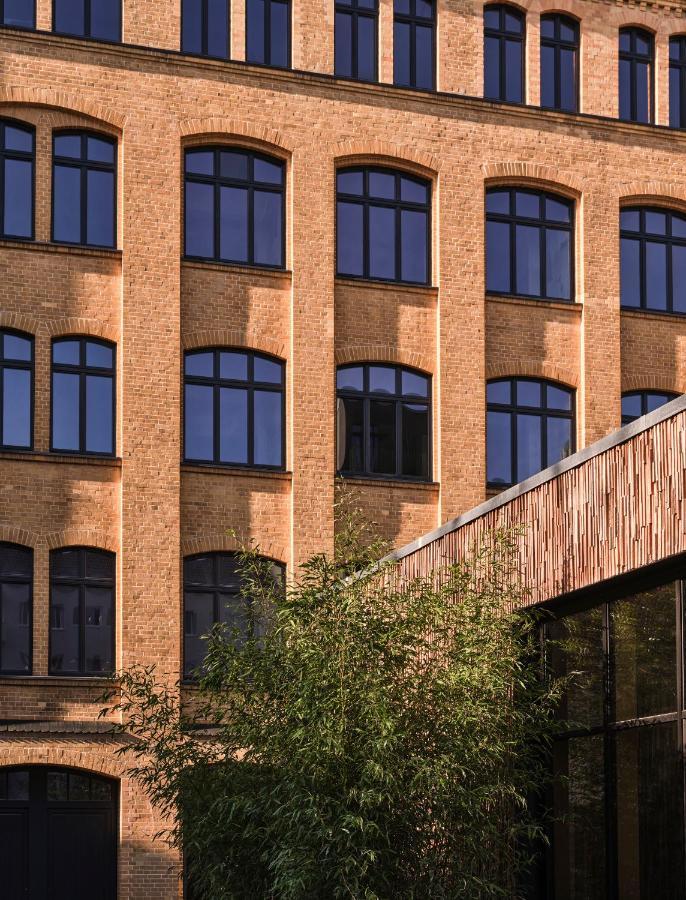 Hotel Sly Berlín Exterior foto The former textile factory