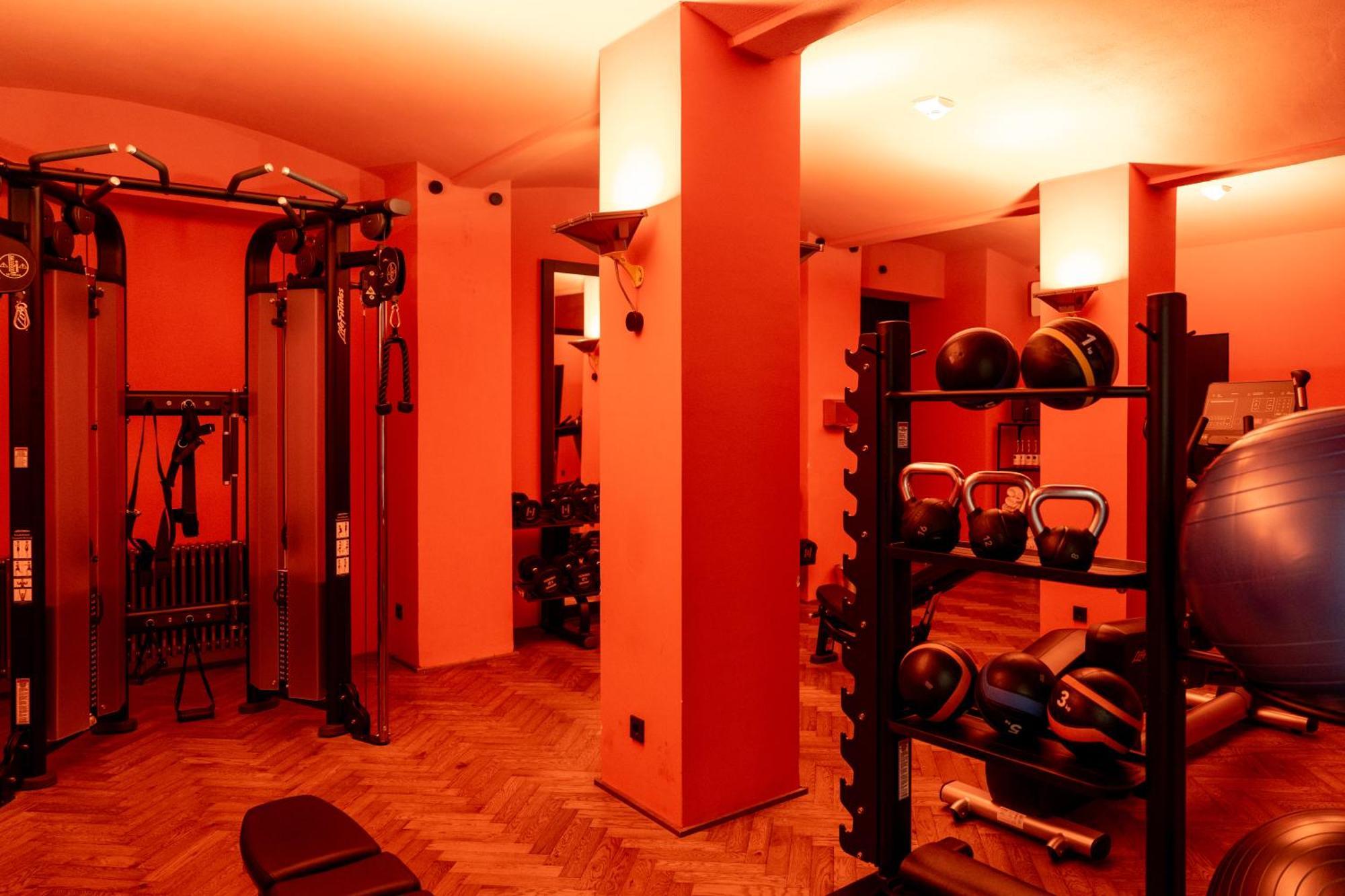 Hotel Sly Berlín Exterior foto A typical Virgin Active gym