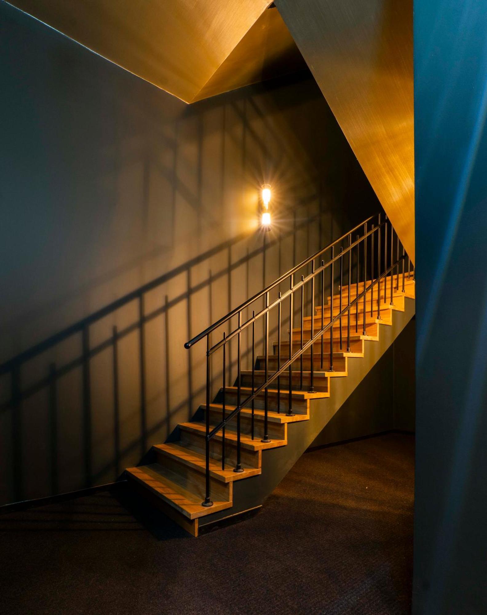 Hotel Sly Berlín Exterior foto Stairs in the building