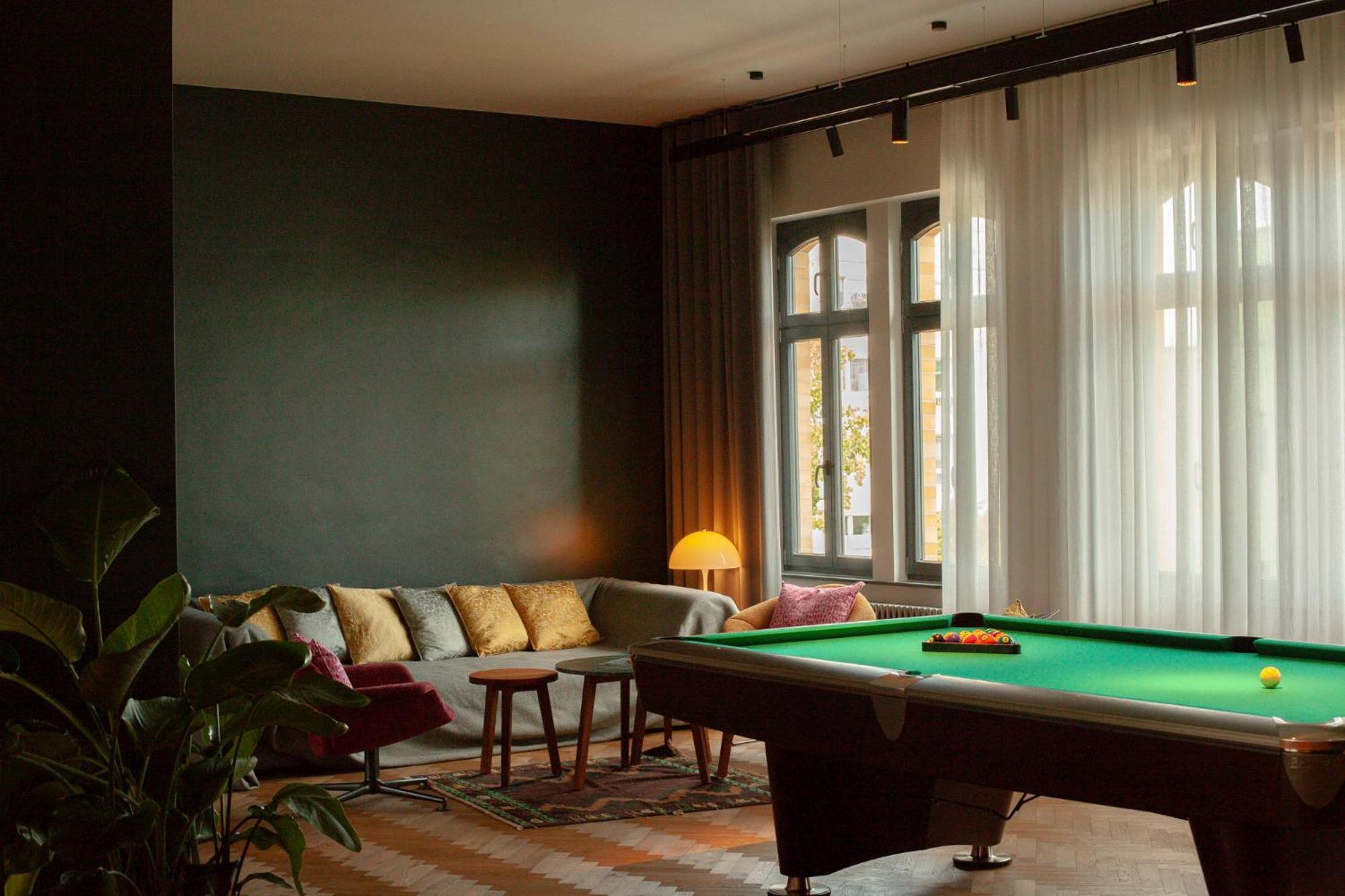 Hotel Sly Berlín Exterior foto The Billiard Room