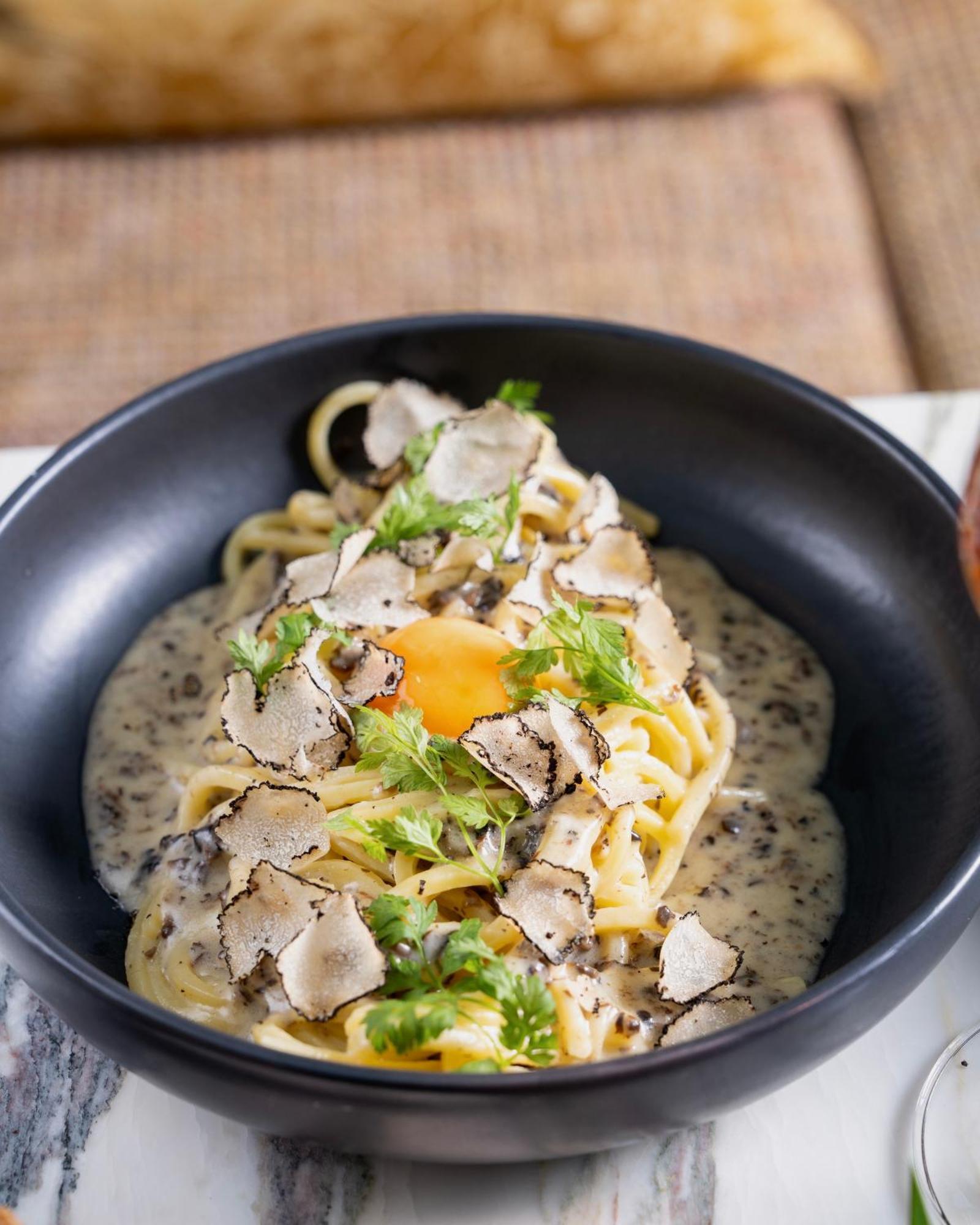 Hotel Sly Berlín Exterior foto Pasta with black truffle